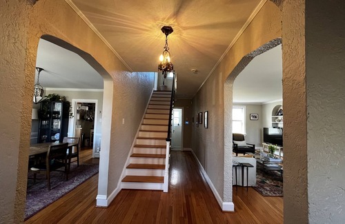 University City Maison | U-City Walkable Gem--Travel Nurses Close to BJC/Wash U