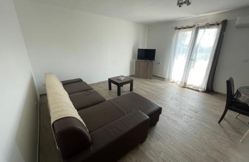 Aleria Appartement | U Primu Appartement spacieux au calme Aléria