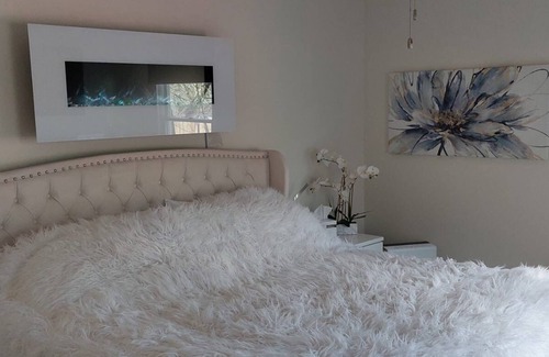 Verona Maison | U.S. Open Charming 2-bedroom house with AC, WiFi in pleasant Oakmont