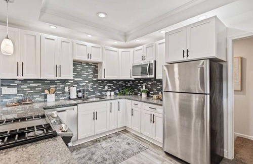 Plum Maison | U.S open Oakmont home! 4 minutes away! Walking distance!
