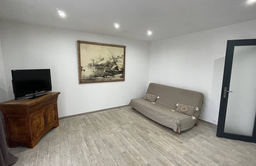 Aleria Appartement | U SECONDU - Appart neuf spacieux calme