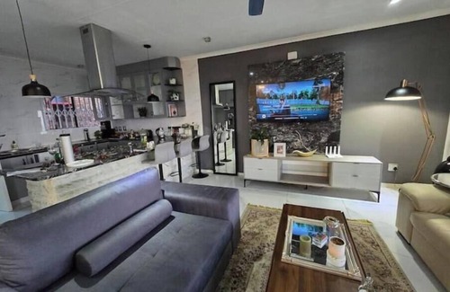 Constantia Kloof Appartement | uBuhle - 2 bed with shared full bathroom