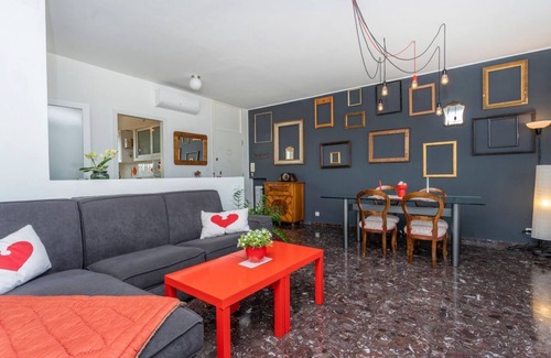 Udine Appartement | Udine Viale Venezia Huge Red Apartment