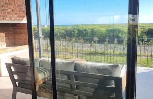Pearly Beach Maison | Uitwaaien Beach Cottage - 250m from the beach!