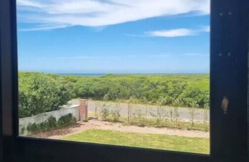 Pearly Beach Maison | Uitwaaien Beach Cottage - 250m from the beach!