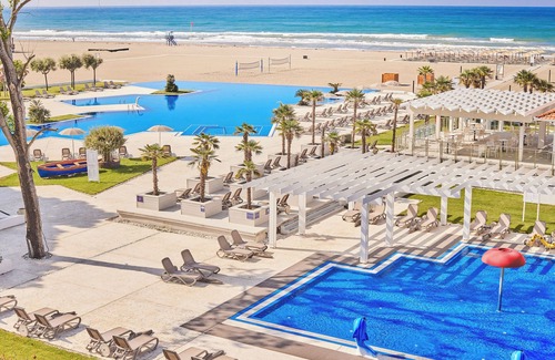 Ulcinj Hôtel | Ultimate Beach Escape! TWO Spacious 2BR Suites! Swimming Pools, Spa, Beachfront!