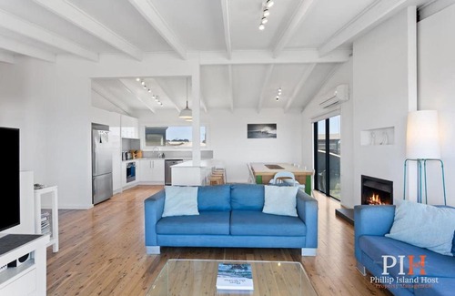 Sunderland Bay Maison | Ultimate Beachfront Retreat