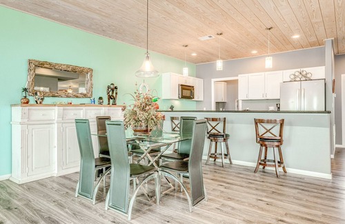 Gilchrist Maison | Ultimate | Beachfront | Sunset Views | Sleeps 16