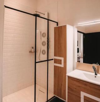 Besancon Appartement | Ultimate Comfort ! Jacuzzi & Sauna.
