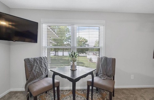 Hardwick Maison | Ultimate Family Fun Lakehouse w/pool and dock