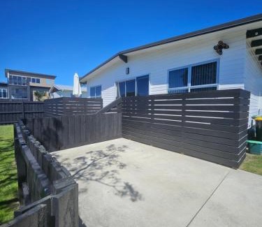 Papamoa Beach Maison | Ultimate Family Holiday - Pet Friendly!