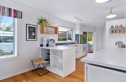 Mount Maunganui Maison | Ultimate Family Retreat. Central Mount, 400m to Beach with pool.