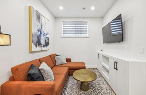 Southwest Calgary Maison | Ultimate Group Stay, 3 King Beds, 2 Suites