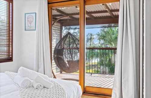Berkeley Vale Maison | Ultimate Lakefront Luxury, Pool Table, Games Room