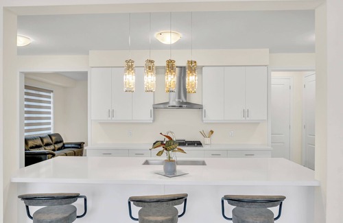 Kitchener Maison | Ultimate Luxe ~5BR & 5.5WR ~EV Charger ~Kitchener
