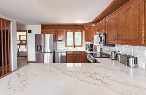 East Stroudsburg Maison | Ultimate Mountain View Retreat w/Private Pool, Hot Tub, Sauna, Cold Plunge