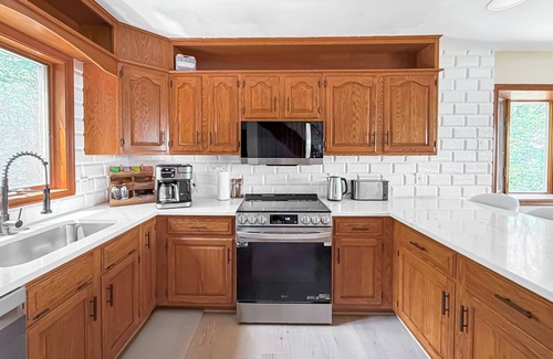 East Stroudsburg Maison | Ultimate Mountain View Retreat w/Private Pool, Hot Tub, Sauna, Cold Plunge