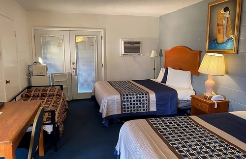 Fairview Hôtel | Ultimate Outdoor Vacation at Knights Inn Fairview! 3 Affordable Units