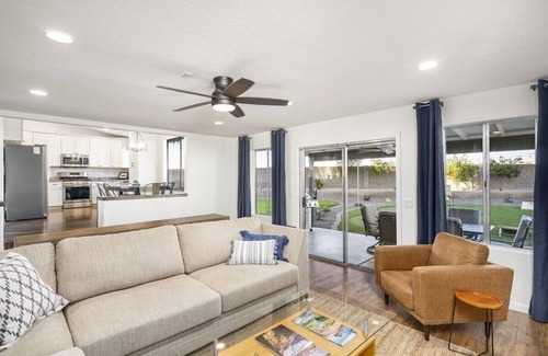 Glendale Maison | Ultimate PLAYcation Walk to State Farm Stadium/NFL