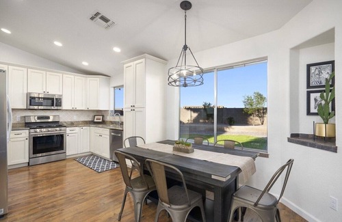 Glendale Maison | Ultimate PLAYcation Walk to State Farm Stadium/NFL