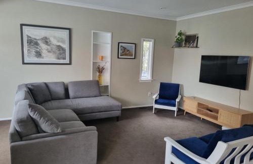 Lynmore Maison | Ultimate Redwoods Comfort Spa pool and bike storage
