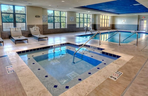 Tupelo Maison | Ultimate Staycation Spot for a Romantic Trip! -S
