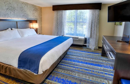 Tupelo Maison | Ultimate Staycation Spot for a Romantic Trip! -S