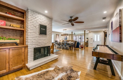 White Rock Hills Maison | Texas House · EXPÉRIENCE ULTIME DANS LE TEXAS AVEC PISCINE ET SPA CHAUFFÉS