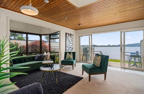 Tauranga Maison | Waterfront Home - Paddle Boarders Paradise