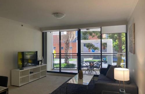 St. Leonards Appartement | Ultra Convenient St Leonards Apartment HER09008