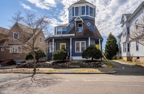 Peabody Copropriété | Ultra Cozy Ultra Convenient 2 Bedroom Condo convenient to all of Salem
