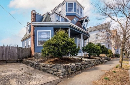 Peabody Copropriété | Ultra Cozy Ultra Convenient 2 Bedroom Condo convenient to all of Salem