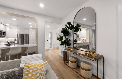 Airport Area Copropriété | Ultra Lux Oasis in Gated Community