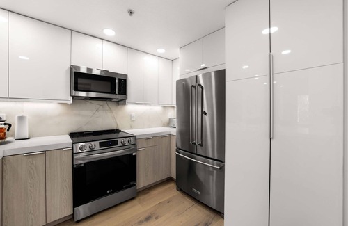 Airport Area Copropriété | Ultra Lux Oasis in Gated Community