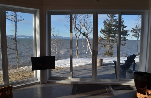 Riviere-Ouelle Villa | Villa ultramoderne bord du fleuve Vue exceptionnelle Plage déserte 1.5km