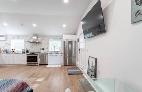 Cold Spring Harbor Maison | Ultra-Modern Studio | Near Hospital & NYCIM | WiFi