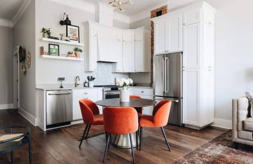 Galena Appartement | Ulysses Suites, Suite 201, 2 bedroom/2 bath, full kitchen and living room