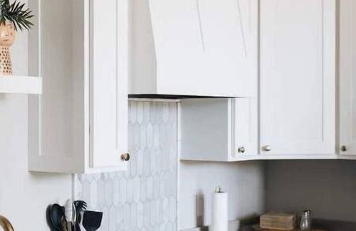 Galena Appartement | Ulysses Suites, Suite 201, 2 bedroom/2 bath, full kitchen and living room