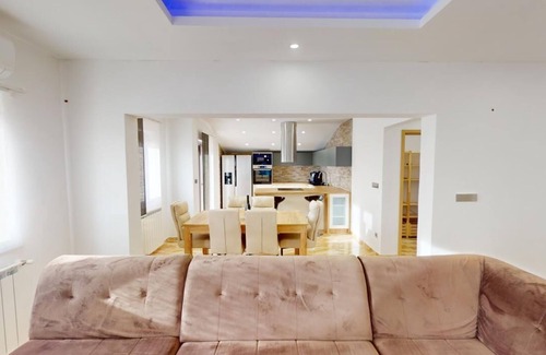 Vilanija Copropriété | Umag Hideaway: Gogi Apartment, Cozy Haven with Private Terrace!