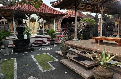 Melayang Maison | Umah Desa
