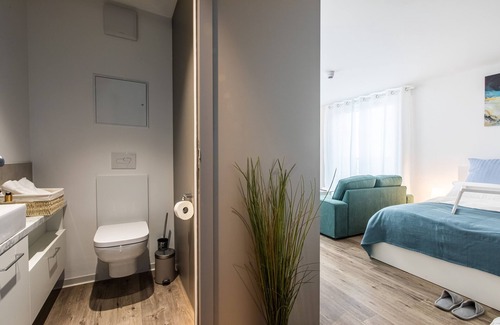 Ostend Appartement | Umquam Frankfurt l Modern Studio Good Located King Bed