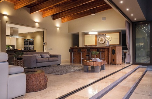 Hoedspruit Maison | umVangati House