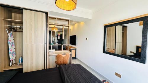 Central Province Appartement | UN approved snug studio with gym