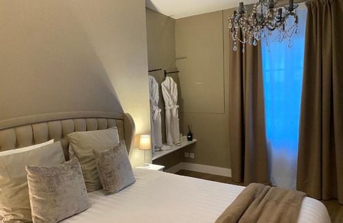 Saint-Aquilin-de-Pacy Lit Et Petit-Déjeuner | UN COCON EN VILLE - chambre SPA chic et élégante