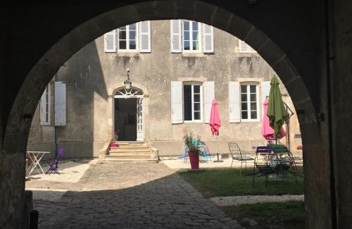 Parthenay Lit Et Petit-Déjeuner | un dimanche chez Julie chambre Célestine