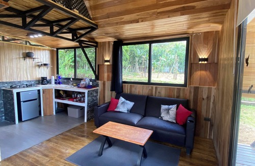 Bijagua Chalet De Ski | Un Lindo Chalet de Montaña con Amplio Jardin Apartado y con Vistas