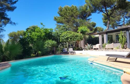11th Arrondissement Villa | UN OASIS EN PROVENCE