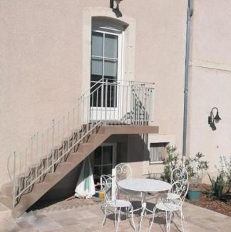 Laval Appartement | Un toit sous les ifs