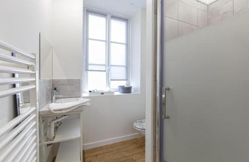 Laval Appartement | Un toit sous les ifs