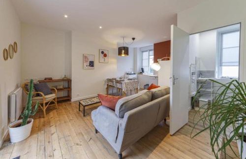 Laval Appartement | Un toit sous les ifs